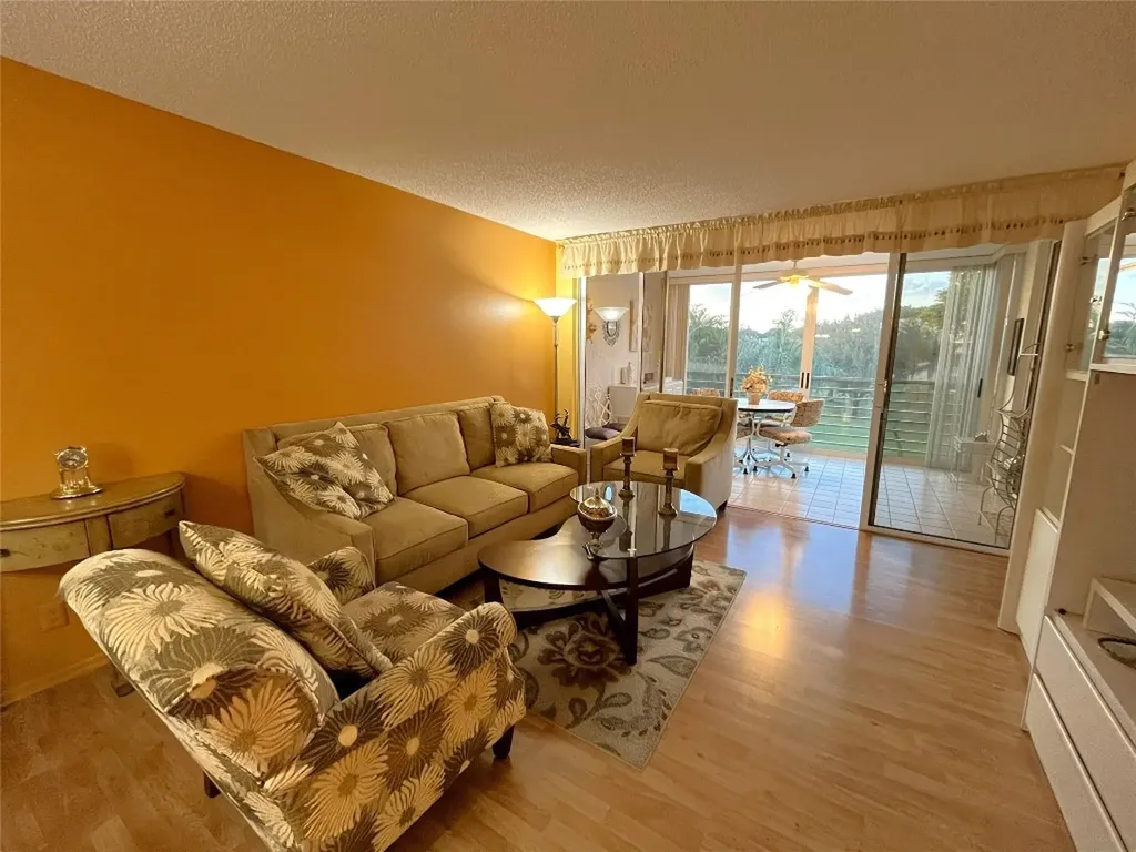 9501 Seagrape Drive Davie FL 33324