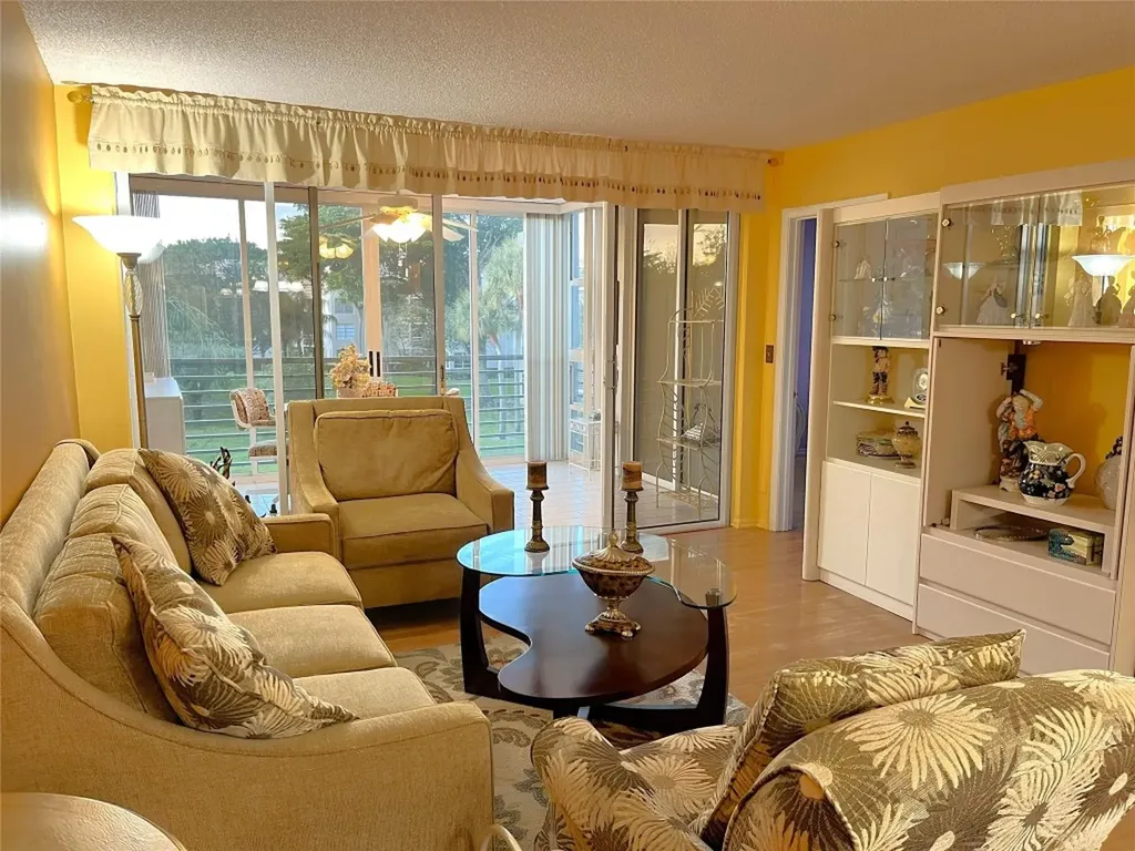 9501 Seagrape Drive Davie FL 33324