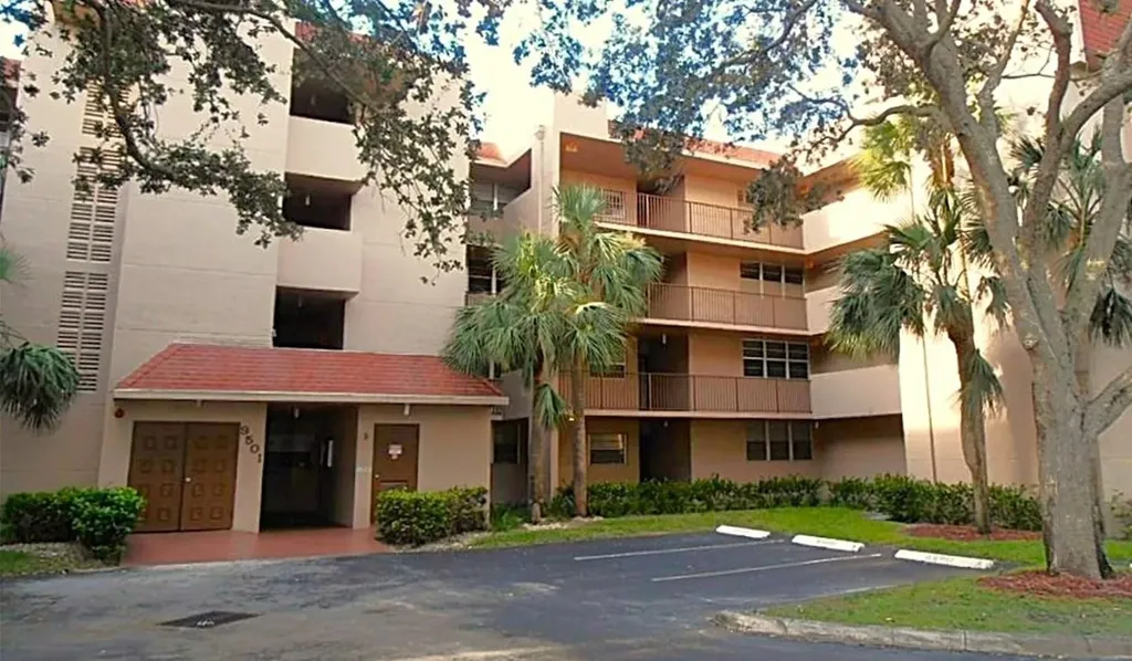 9501 Seagrape Drive Davie FL 33324