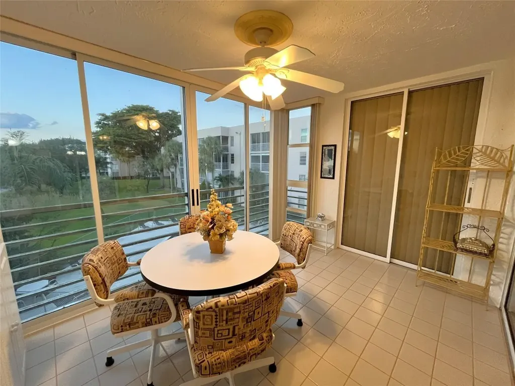9501 Seagrape Drive Davie FL 33324