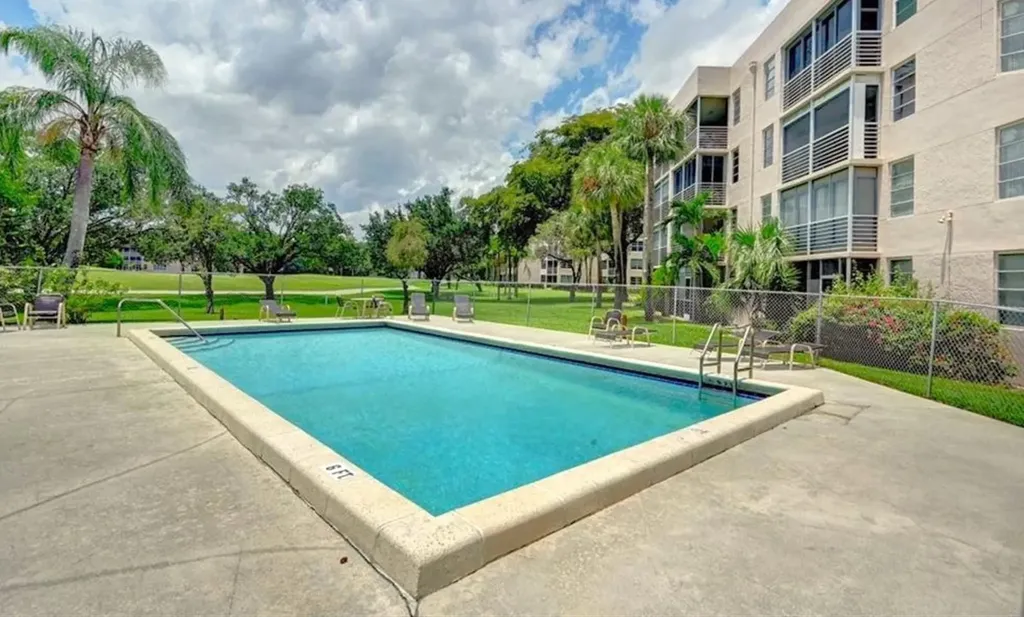 9501 Seagrape Drive Davie FL 33324