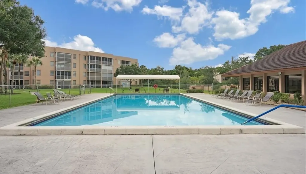 9501 Seagrape Drive Davie FL 33324