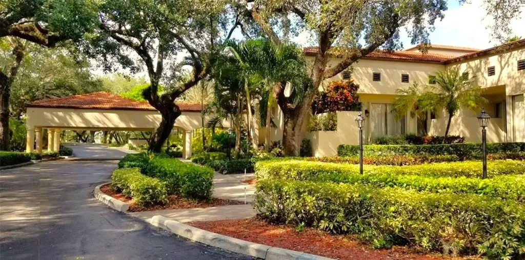 9501 Seagrape Drive Davie FL 33324