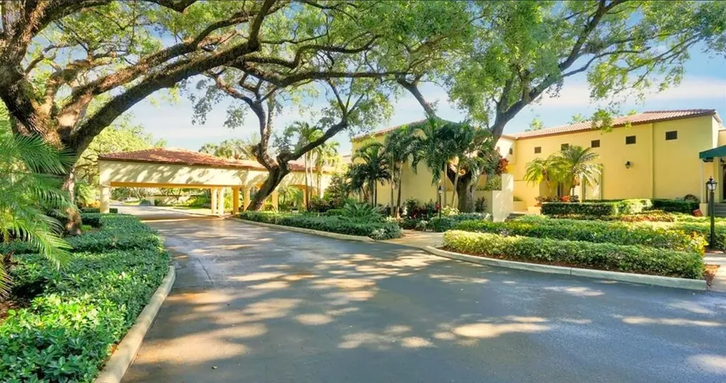 9501 Seagrape Drive Davie FL 33324