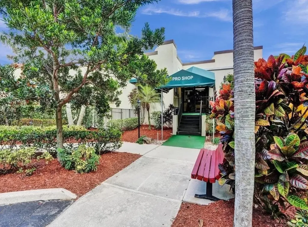 9501 Seagrape Drive Davie FL 33324