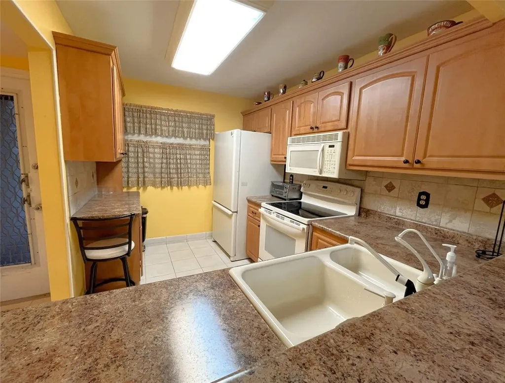 9501 Seagrape Drive Davie FL 33324