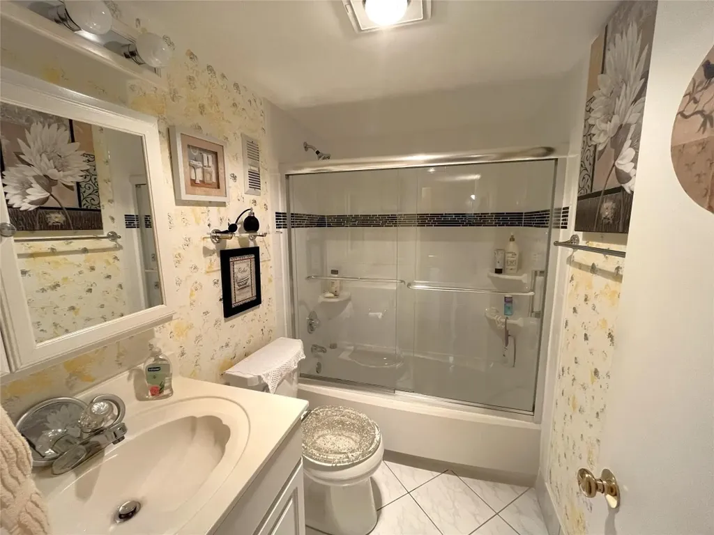 9501 Seagrape Drive Davie FL 33324