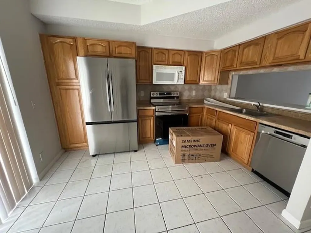 9874 NW 57th Manor Coral Springs FL 33076