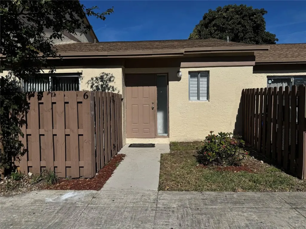 10725 NW 30th Place Sunrise FL 33322