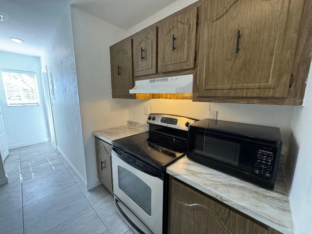10725 NW 30th Place Sunrise FL 33322