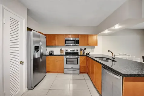 1623-1625 NE 45th Street Oakland Park FL 33334