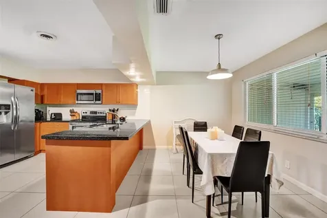 1623-1625 NE 45th Street Oakland Park FL 33334
