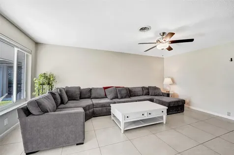 1623-1625 NE 45th Street Oakland Park FL 33334