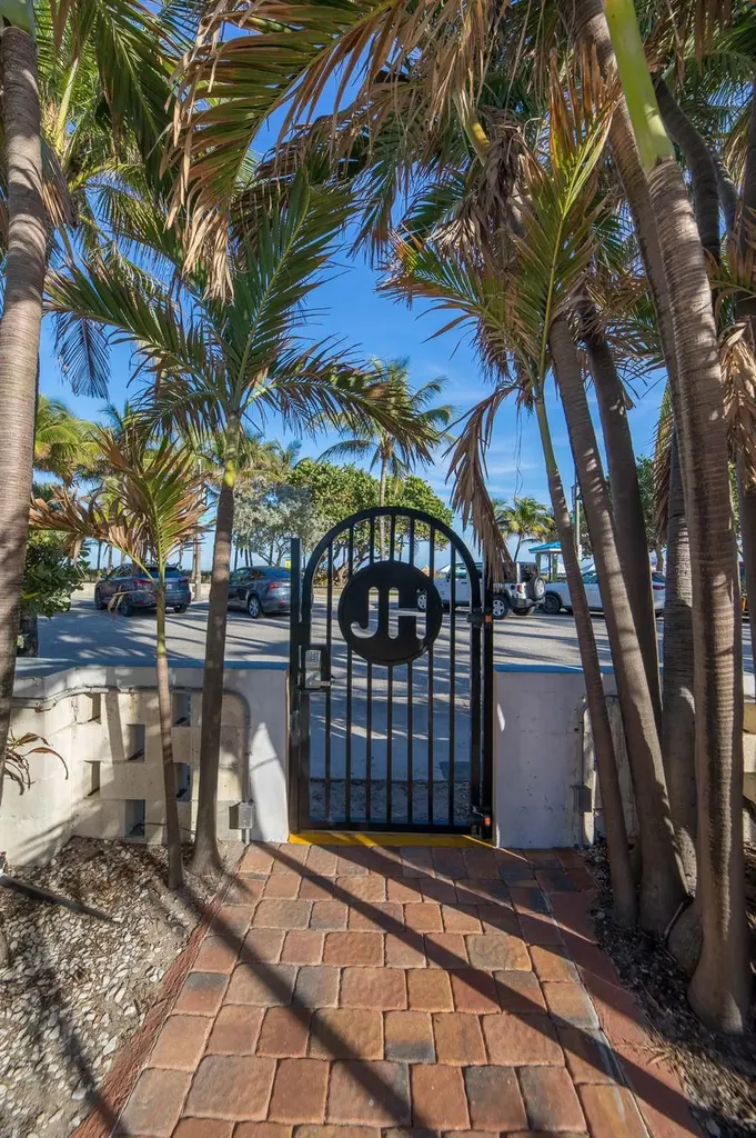 305 N Pompano Beach Boulevard Pompano Beach FL 33062