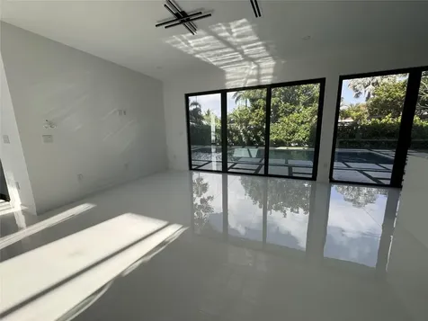 5001 NE 27th Avenue Lighthouse Point FL 33064