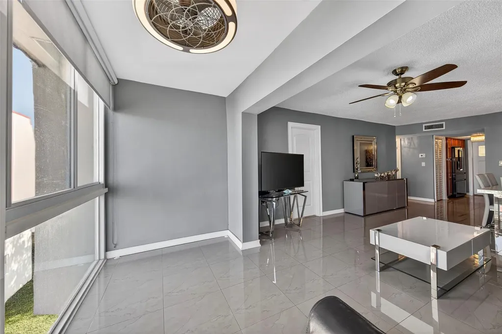 2951 E Sunrise Lakes Drive Sunrise FL 33322