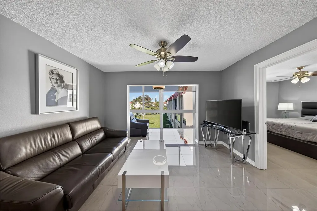 2951 E Sunrise Lakes Drive Sunrise FL 33322