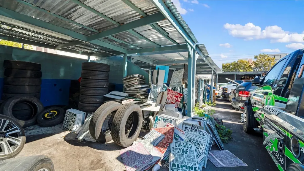 2230 NW 8th Avenue Miami FL 33127