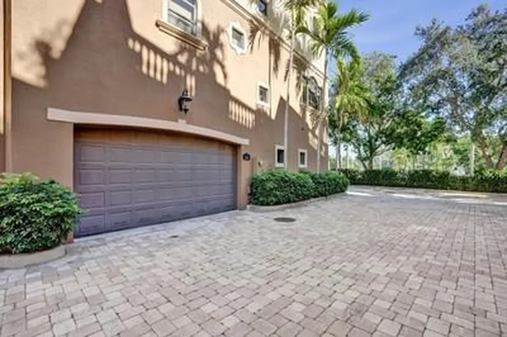 2260 SE 7 Street Pompano Beach FL 33062