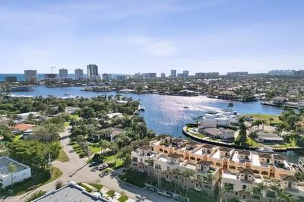 2260 SE 7 Street Pompano Beach FL 33062