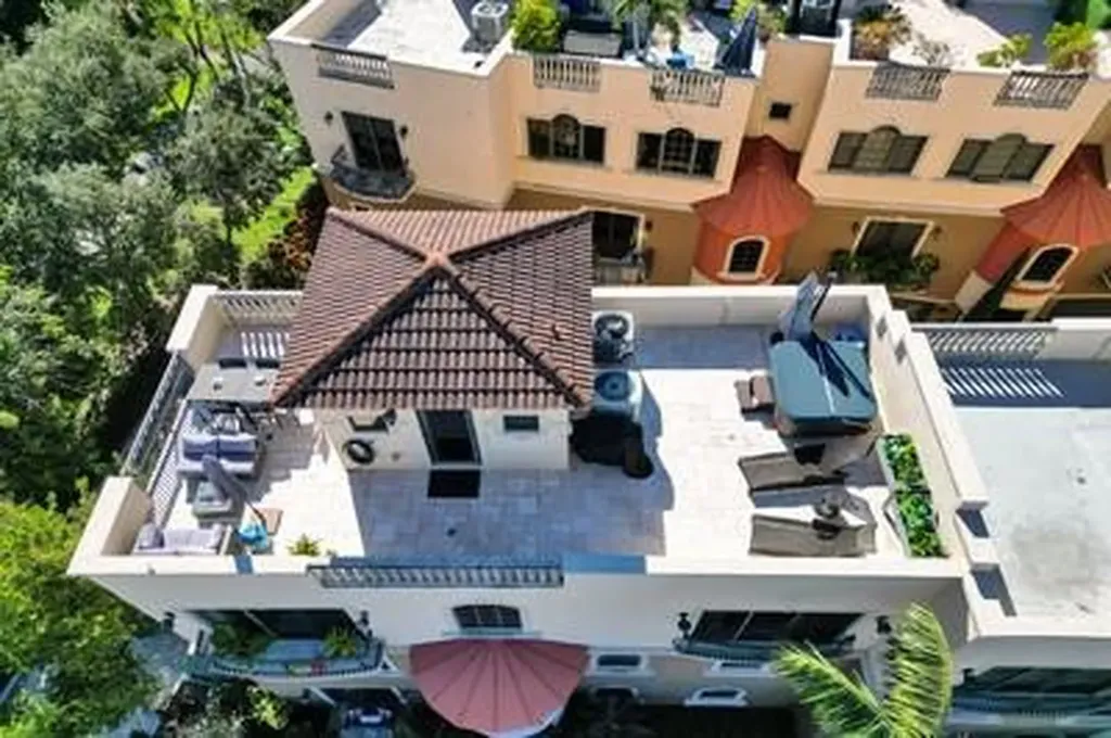 2260 SE 7 Street Pompano Beach FL 33062
