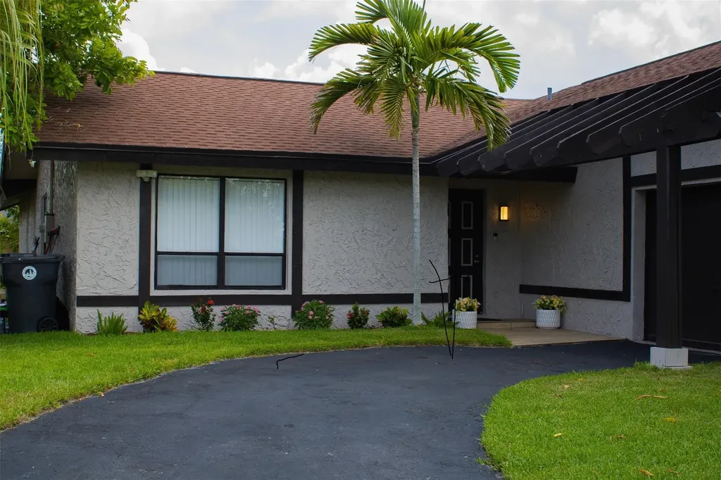 8211 SW 13th Court North Lauderdale FL 33068