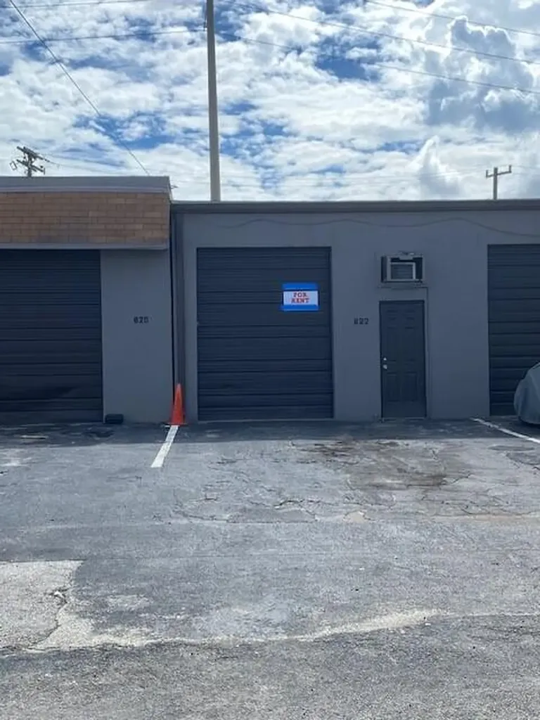 822 NW 45th Street Oakland Park FL 33309