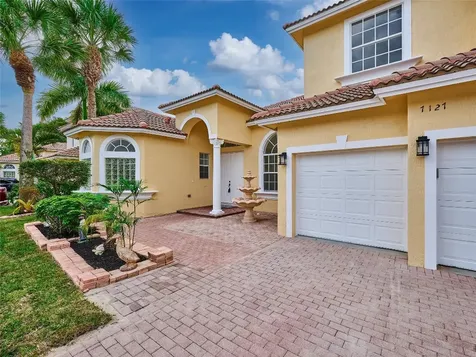 7127 Pinecreek Way Coconut Creek FL 33073