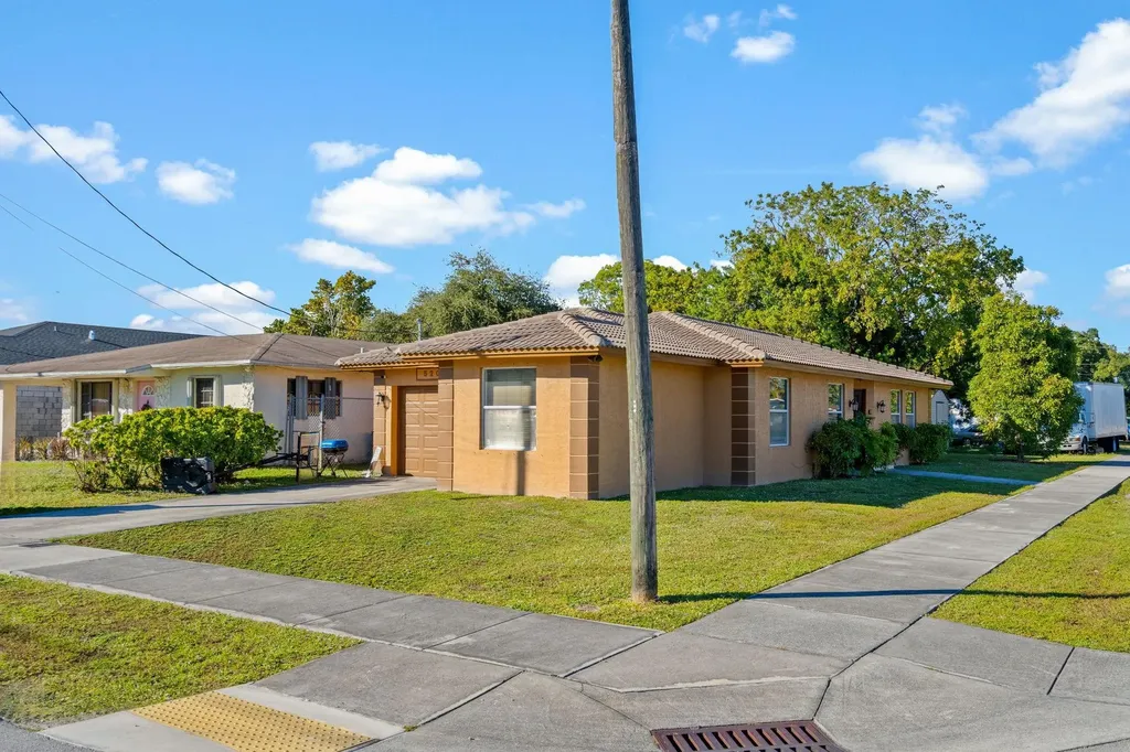 5201 SW 22nd Street West Park FL 33023