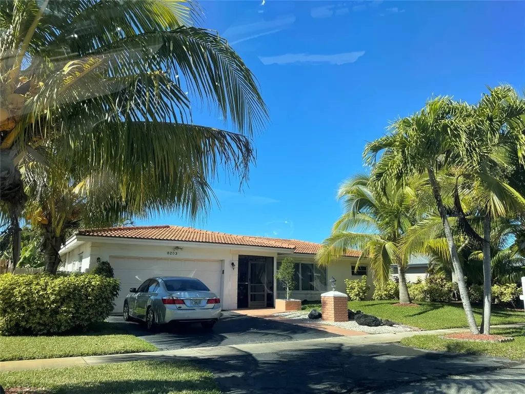 8203 NW 74th Terrace Tamarac FL 33321