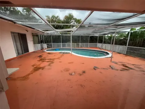 8203 NW 74th Terrace Tamarac FL 33321