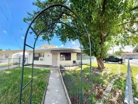 271 SW 11th Avenue Hallandale Beach FL 33009