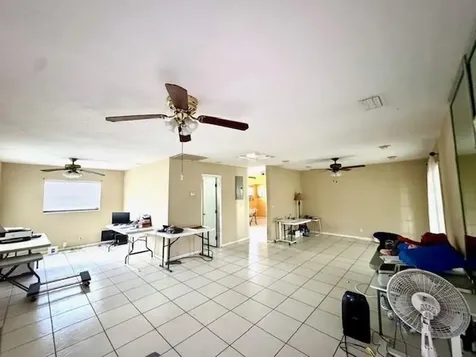 271 SW 11th Avenue Hallandale Beach FL 33009