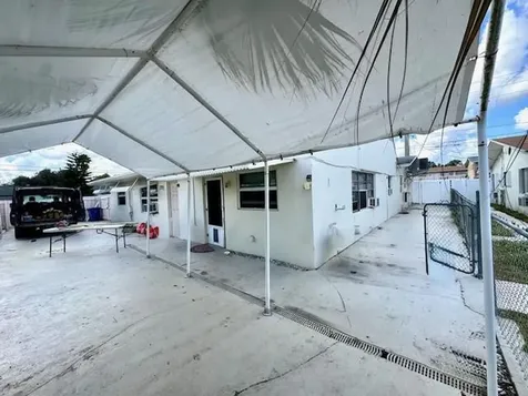 271 SW 11th Avenue Hallandale Beach FL 33009