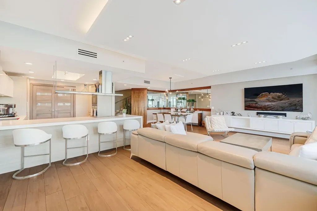 17301 Biscayne Boulevard North Miami Beach FL 33160