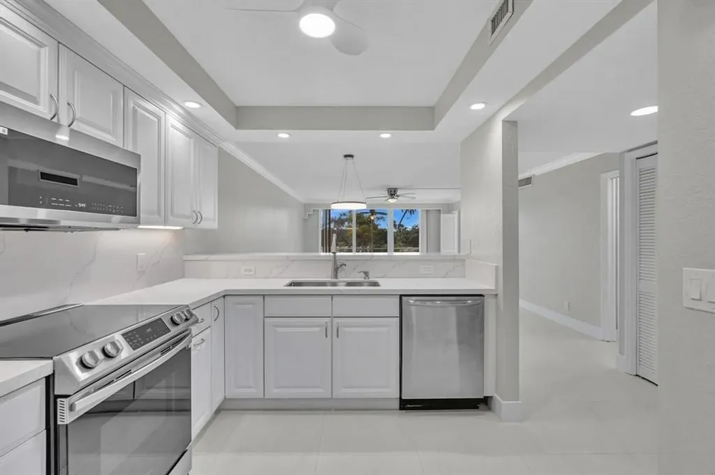 3800 Oaks Clubhouse Drive Pompano Beach FL 33069