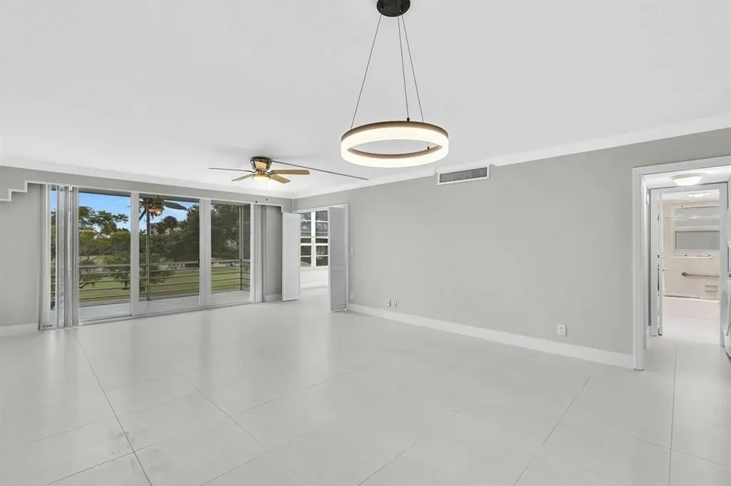 3800 Oaks Clubhouse Drive Pompano Beach FL 33069