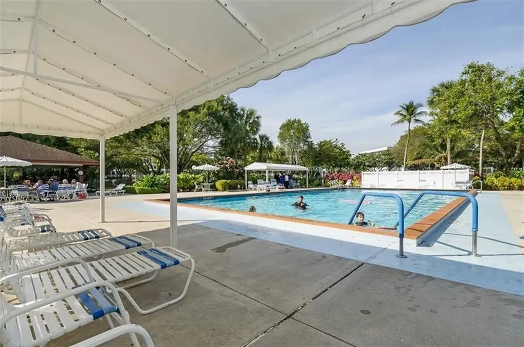 3800 Oaks Clubhouse Drive Pompano Beach FL 33069