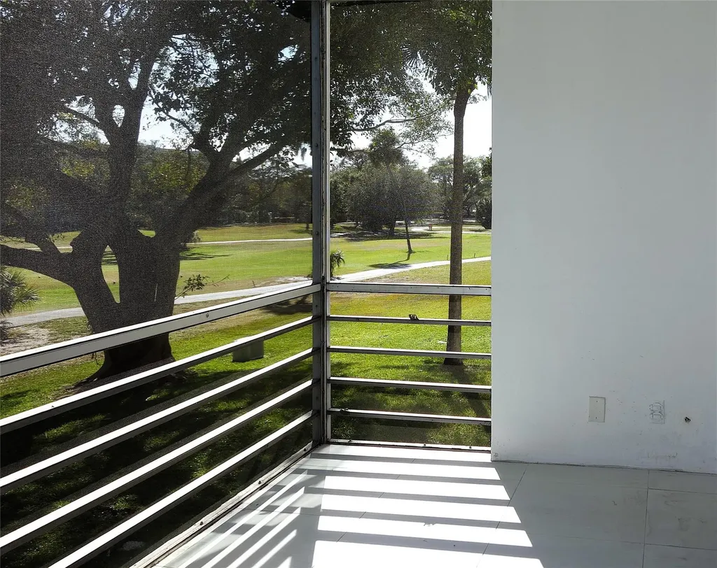 3800 Oaks Clubhouse Drive Pompano Beach FL 33069
