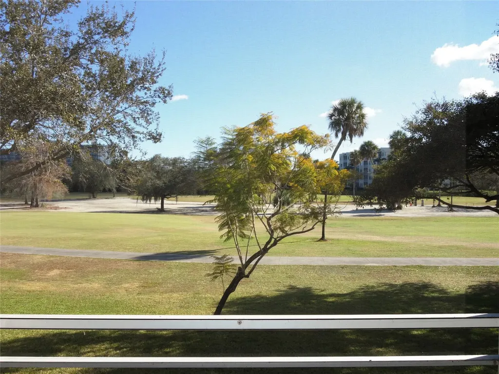 3800 Oaks Clubhouse Drive Pompano Beach FL 33069