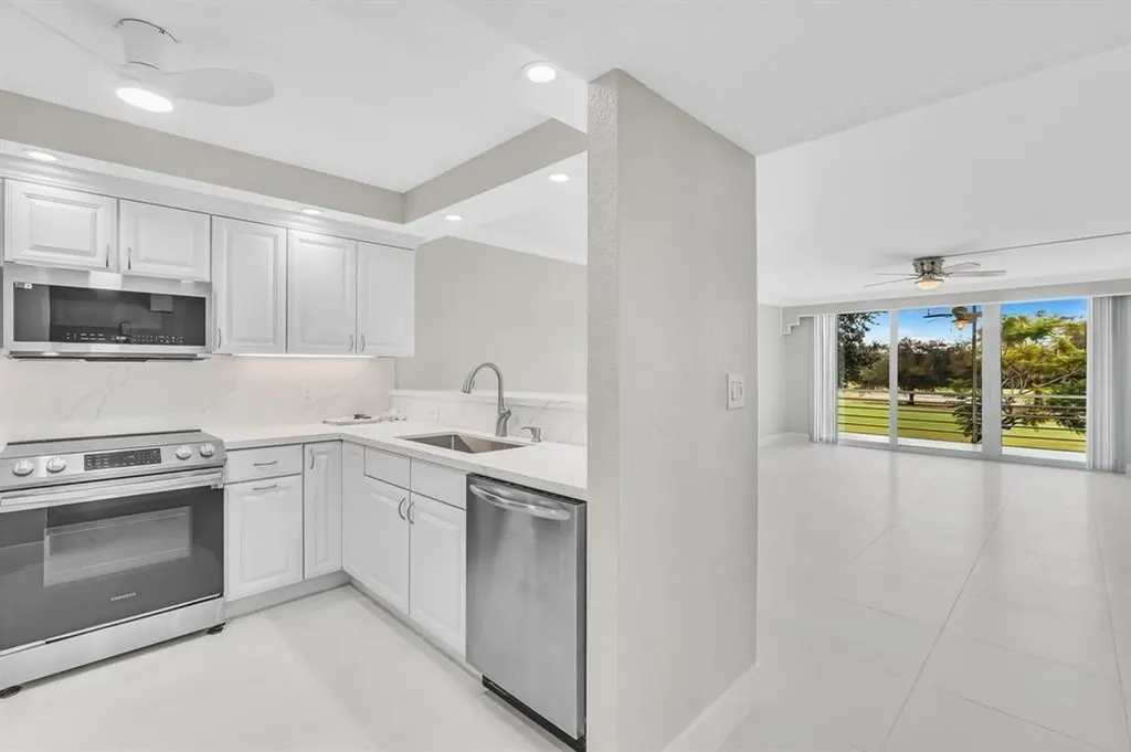 3800 Oaks Clubhouse Drive Pompano Beach FL 33069