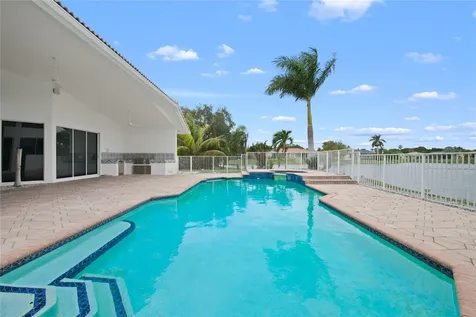 10203 NW 50th Place Coral Springs FL 33076