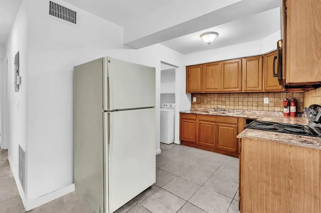 5748 NW 27th Court Fort Lauderdale FL 33313
