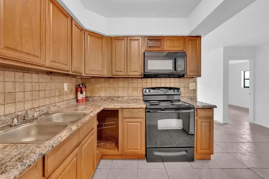 5748 NW 27th Court Fort Lauderdale FL 33313