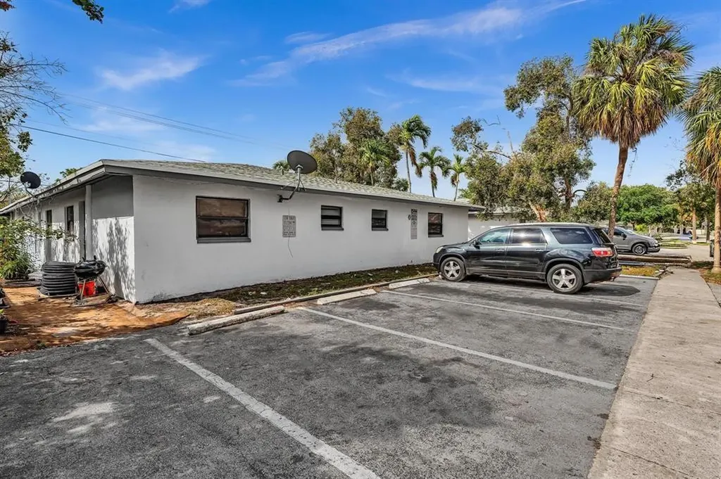 5748 NW 27th Court Fort Lauderdale FL 33313