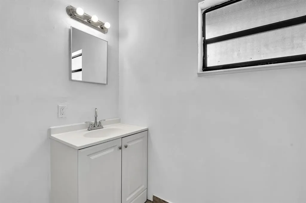 5748 NW 27th Court Fort Lauderdale FL 33313