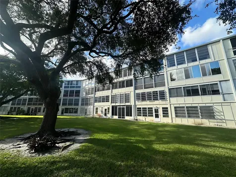 3006 Cambridge A Deerfield Beach FL 33442