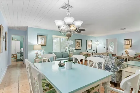 309 E Calzada De Bougainville Marathon FL 33050