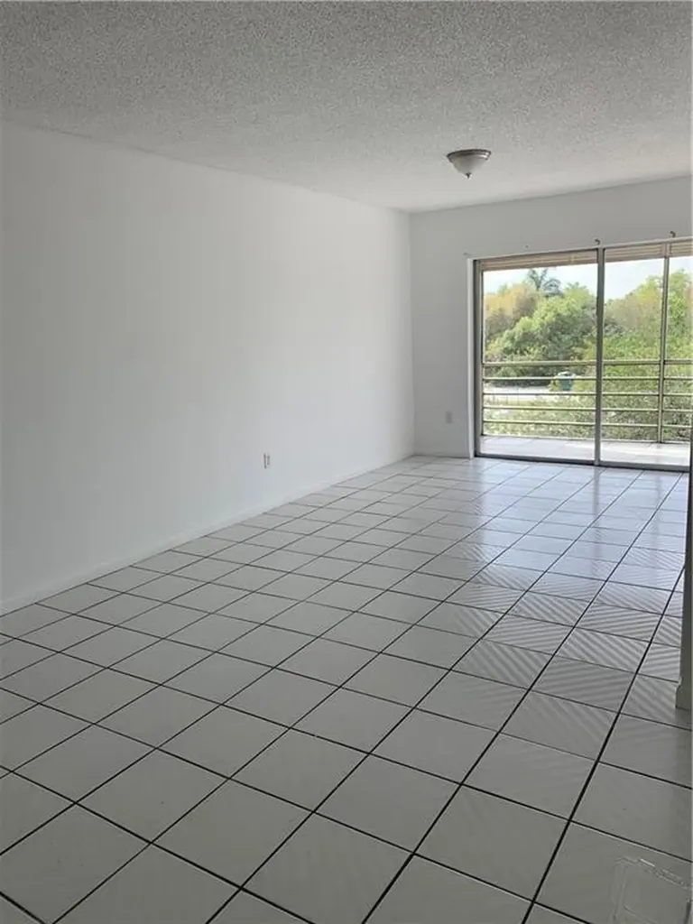 4131 Stirling Road Davie FL 33314