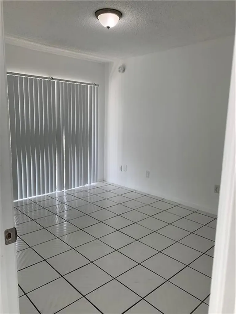4131 Stirling Road Davie FL 33314